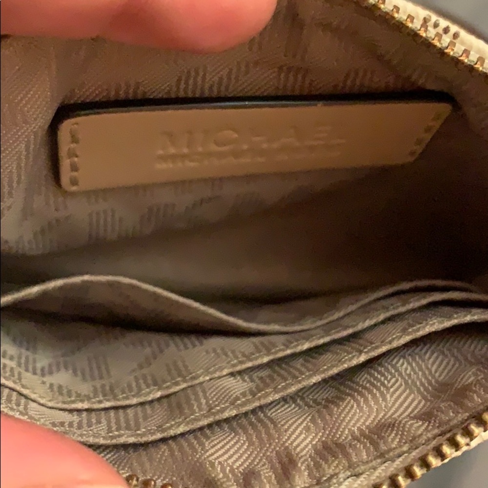 Michael kors wristlet - Picture 4 of 6